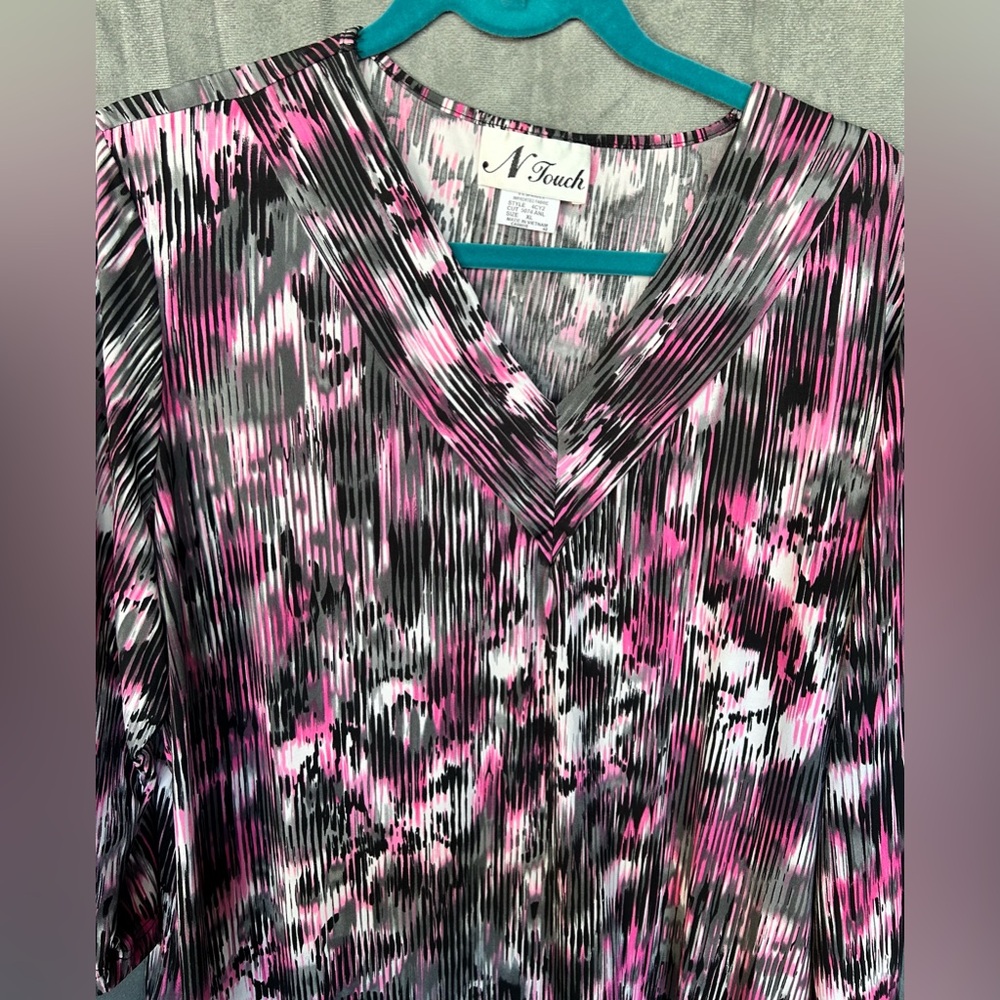 N Touch blouse. XL 92% polyester 8% spandex.